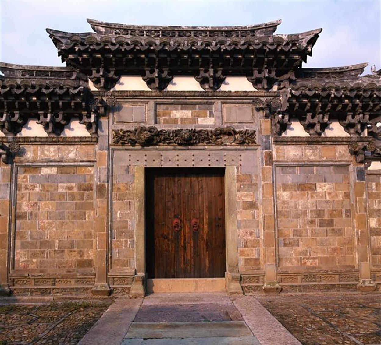 2027年02月20日哪个方位财运好