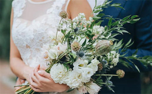 2027年农历八月廿三结婚吉日查询 是办婚礼好日子吗