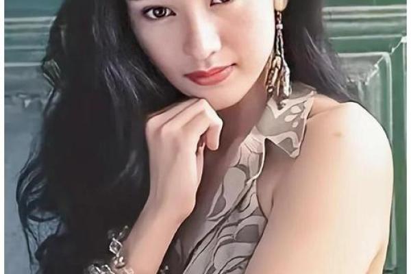 探索李嘉欣的八字,命运颠覆的可能性究竟有多大? 探索李嘉欣的八字,命运颠覆的可能性究竟有多大?